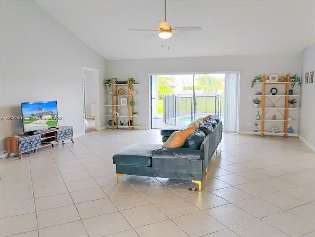 6043 Sunberry Circle, Boynton Beach, FL 33437