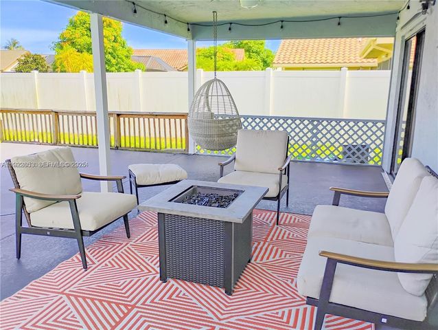 6043 Sunberry Circle, Boynton Beach, FL 33437