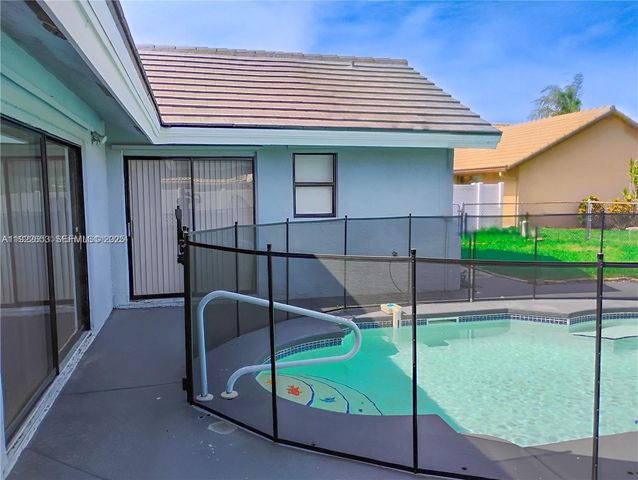 6043 Sunberry Circle, Boynton Beach, FL 33437