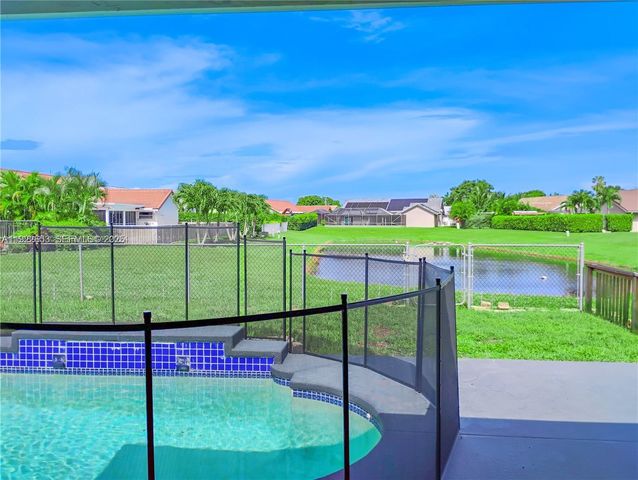 6043 Sunberry Circle, Boynton Beach, FL 33437