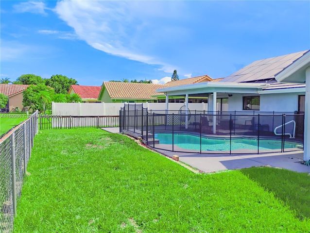 6043 Sunberry Circle, Boynton Beach, FL 33437
