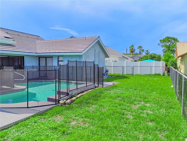 6043 Sunberry Circle, Boynton Beach, FL 33437