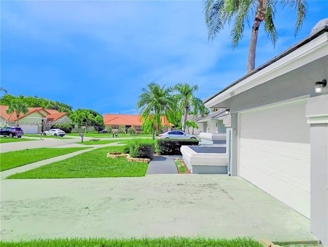 6043 Sunberry Circle, Boynton Beach, FL 33437
