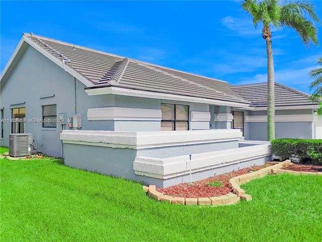6043 Sunberry Circle, Boynton Beach, FL 33437