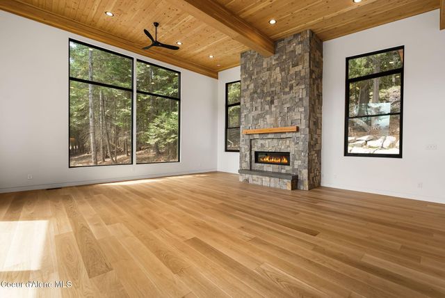 292 Fairway View Dr, Sandpoint, ID 83864
