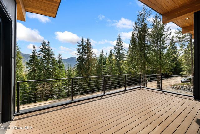 292 Fairway View Dr, Sandpoint, ID 83864