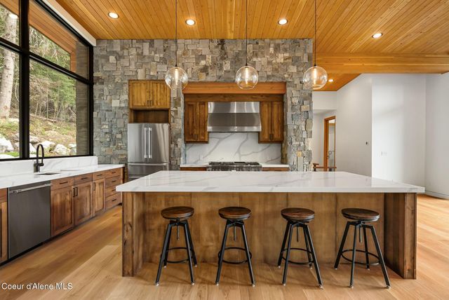 292 Fairway View Dr, Sandpoint, ID 83864