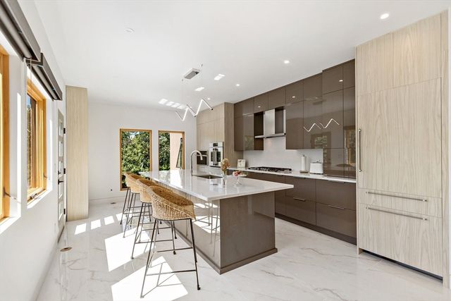 1924 State Road, Plymouth, MA 02360