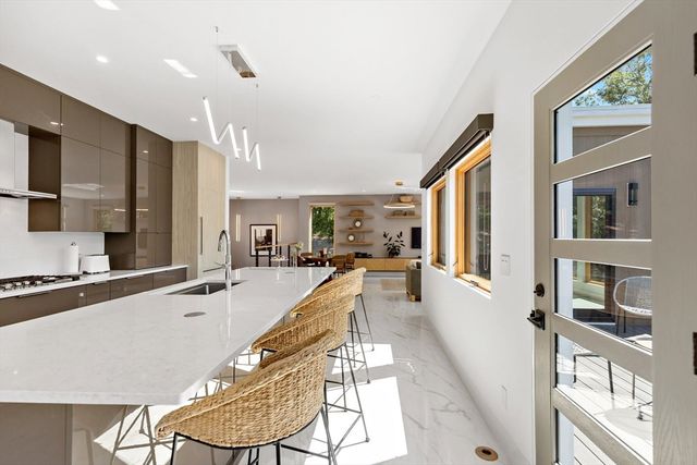 1924 State Road, Plymouth, MA 02360