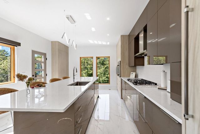 1924 State Road, Plymouth, MA 02360