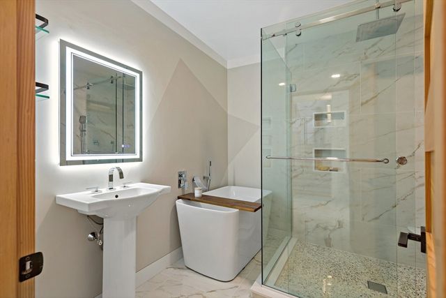 1924 State Road, Plymouth, MA 02360