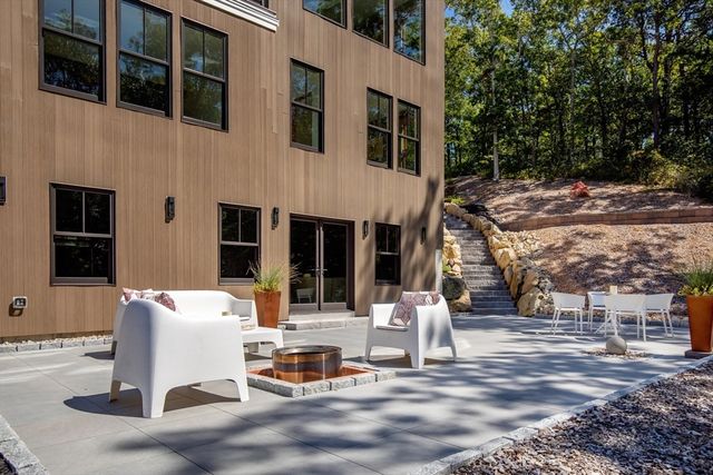 1924 State Road, Plymouth, MA 02360