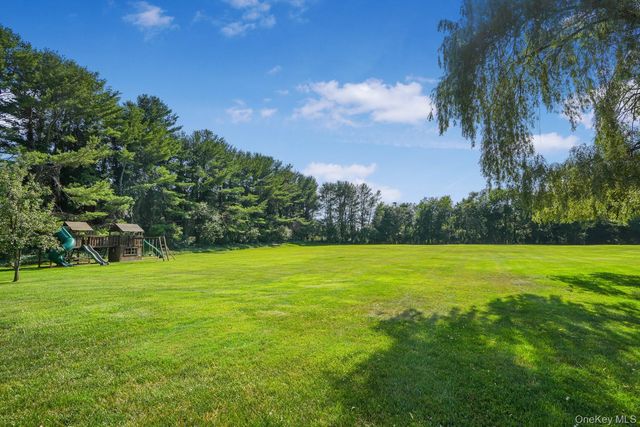 5 Farmwoods Lane, Upper Brookville, NY 11545
