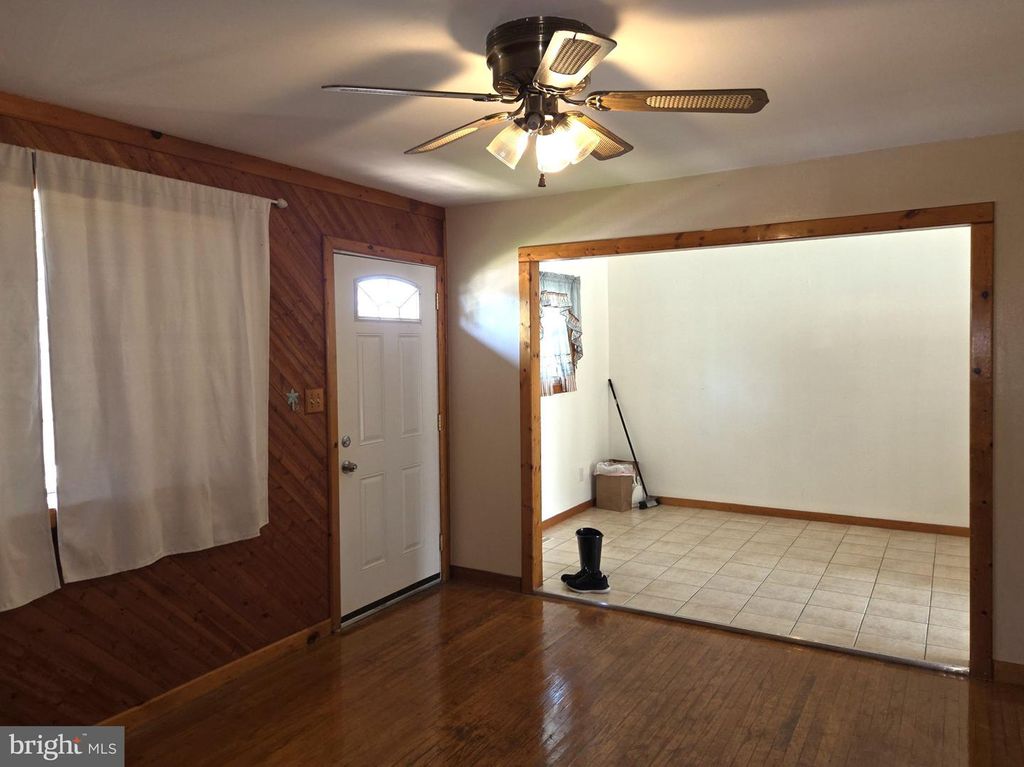 128 W EDINBURGH DR, NEW CASTLE, DE 19720 — photo 4