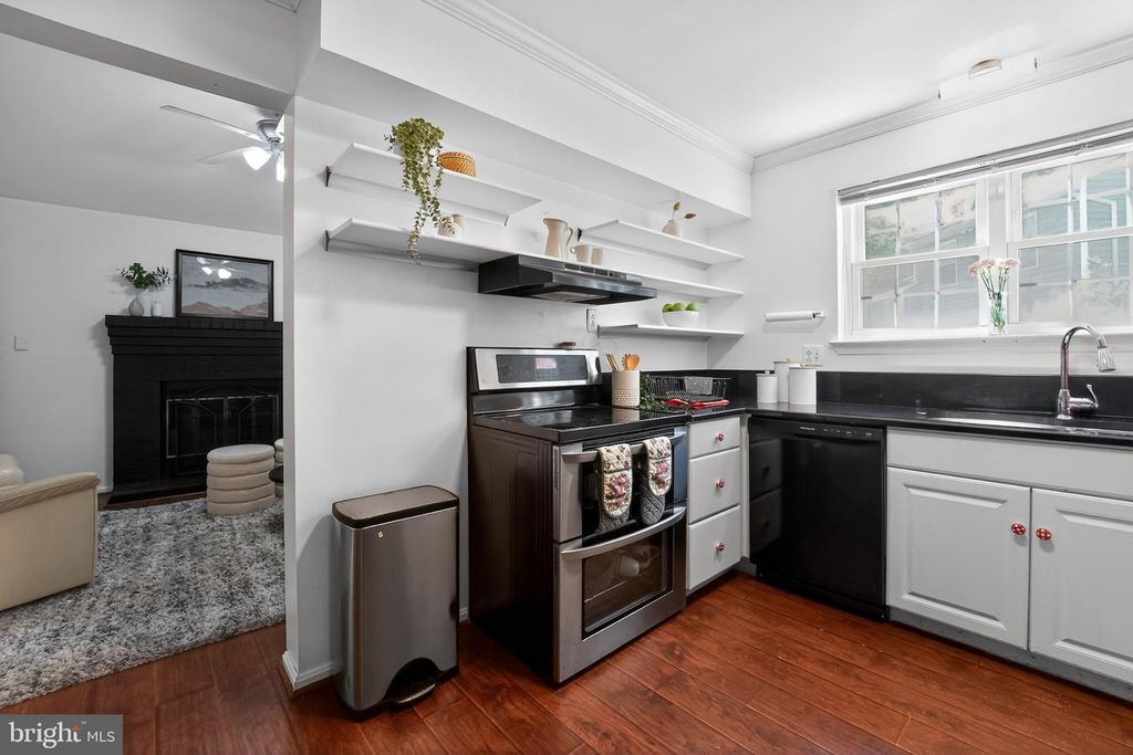 Image 14 of property listing at 397 KINGS COLLEGE DR, Arnold, MD 21012