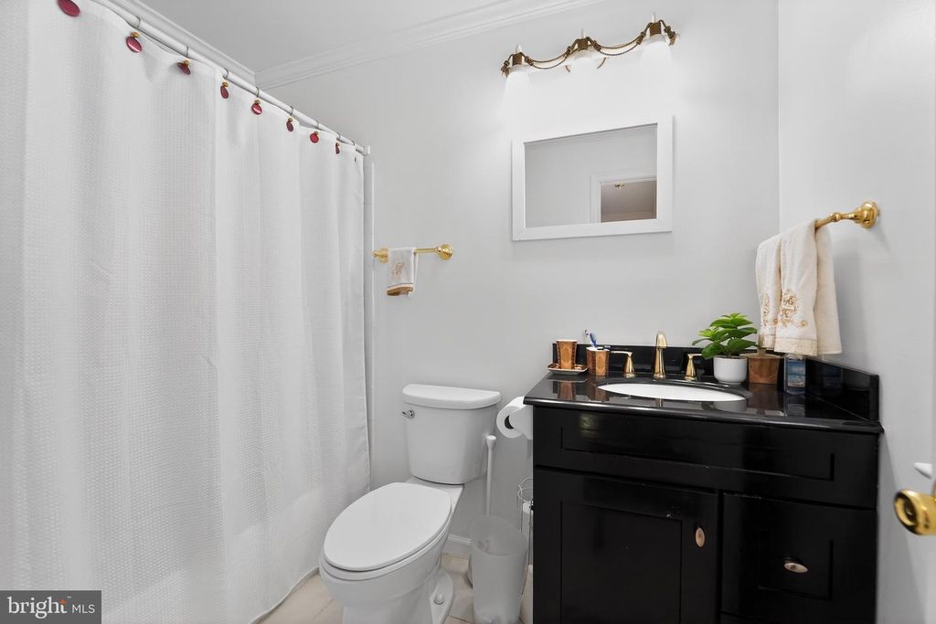 Image 24 of property listing at 397 KINGS COLLEGE DR, Arnold, MD 21012