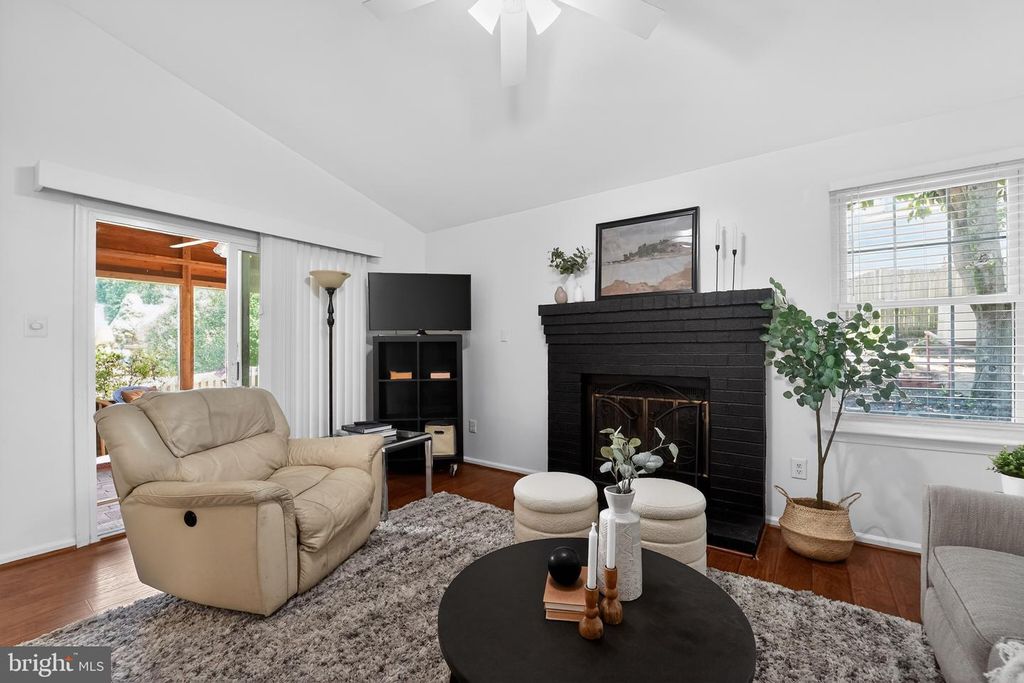 Image 9 of property listing at 397 KINGS COLLEGE DR, Arnold, MD 21012