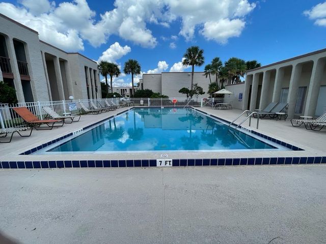 524 ORANGE DRIVE 11, Altamonte Springs, FL 32701