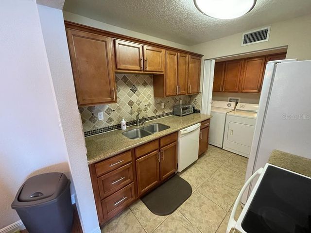 524 ORANGE DRIVE 11, Altamonte Springs, FL 32701