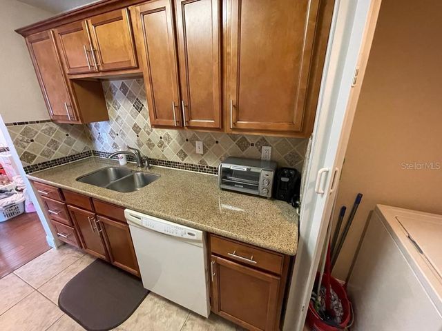 524 ORANGE DRIVE 11, Altamonte Springs, FL 32701