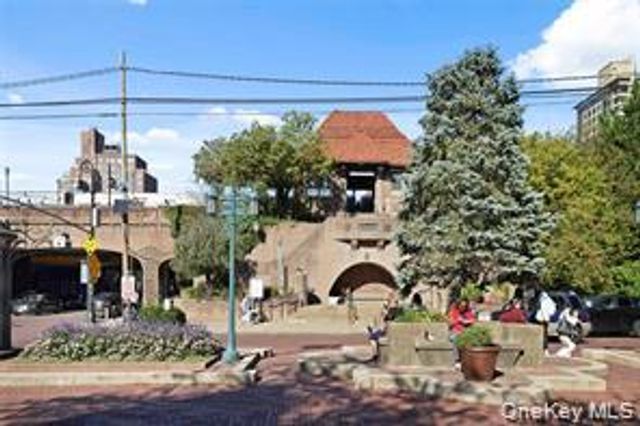 20 Continental Avenue 1-G, Forest Hills, NY 11375