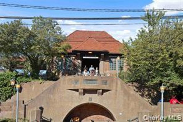20 Continental Avenue 1-G, Forest Hills, NY 11375