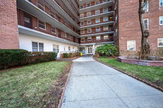 9820 62nd Drive 8F, Rego Park, NY 11374