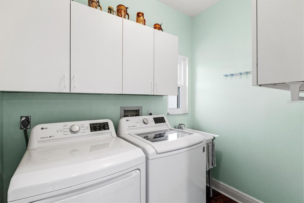 Image 27 of property listing at 1210 WHITNEY DRIVE, Venice, FL 34292