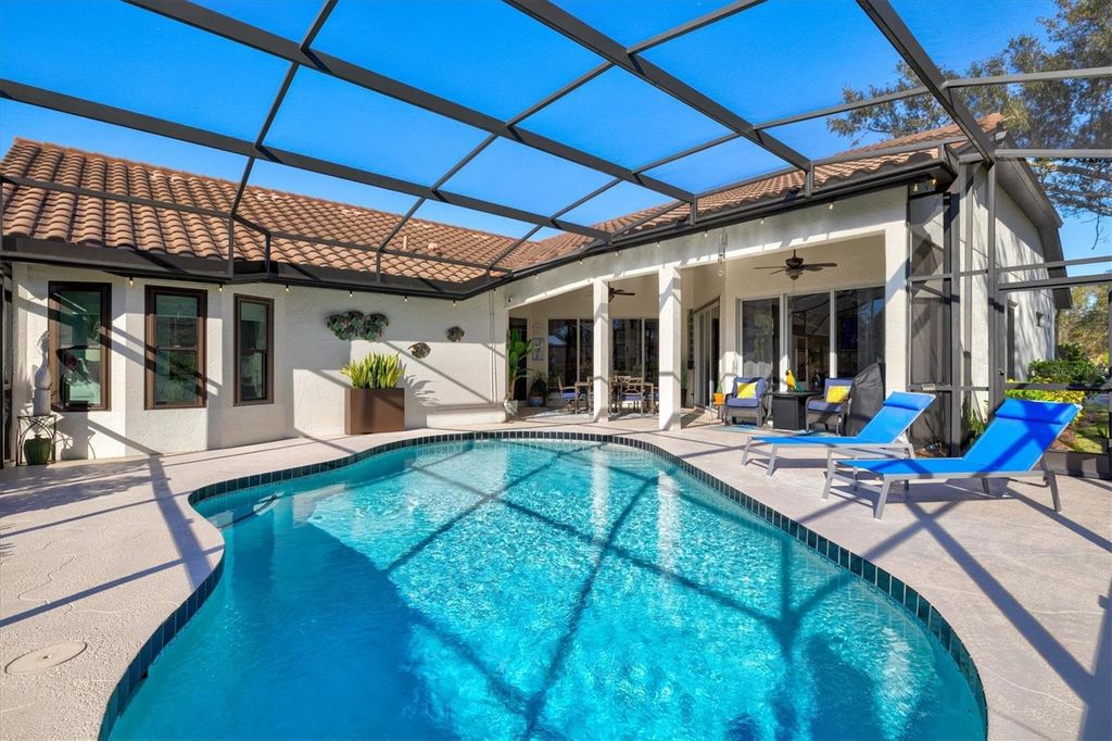 Image 6 of property listing at 1210 WHITNEY DRIVE, Venice, FL 34292