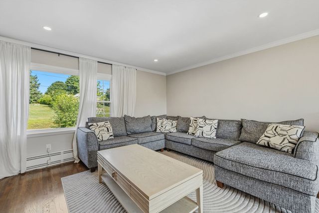 5 5th Ave, Dudley, MA 01571