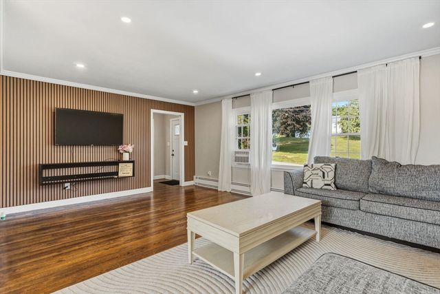 5 5th Ave, Dudley, MA 01571