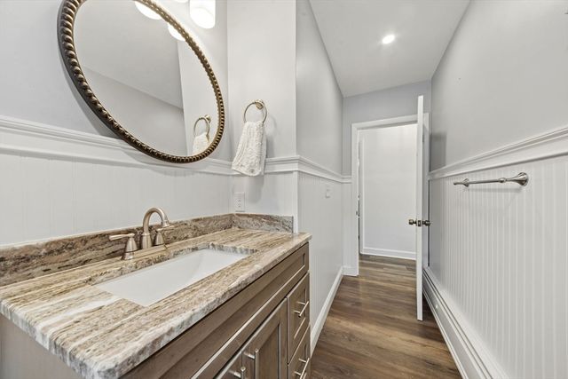 5 5th Ave, Dudley, MA 01571