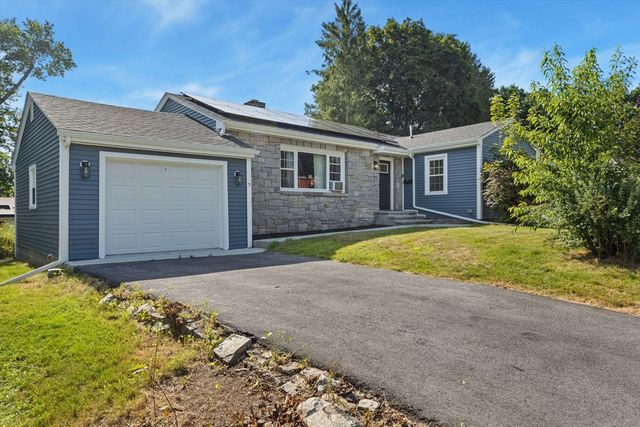 5 5th Ave, Dudley, MA 01571