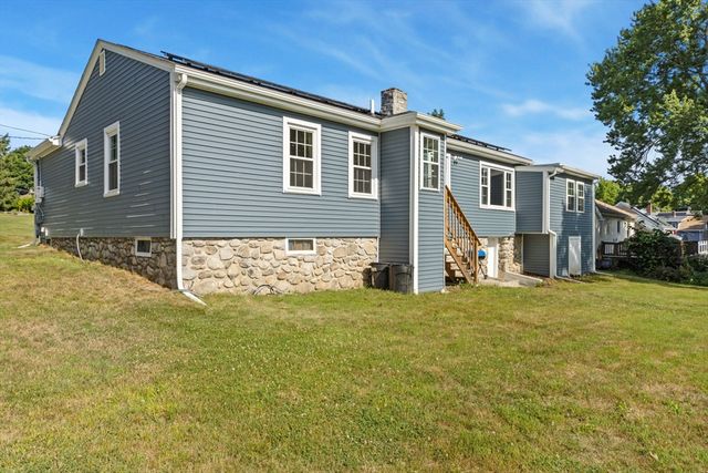 5 5th Ave, Dudley, MA 01571