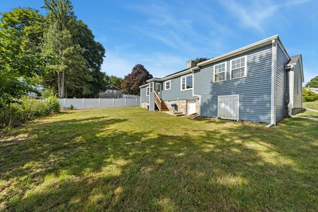 5 5th Ave, Dudley, MA 01571