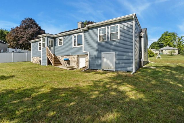 5 5th Ave, Dudley, MA 01571