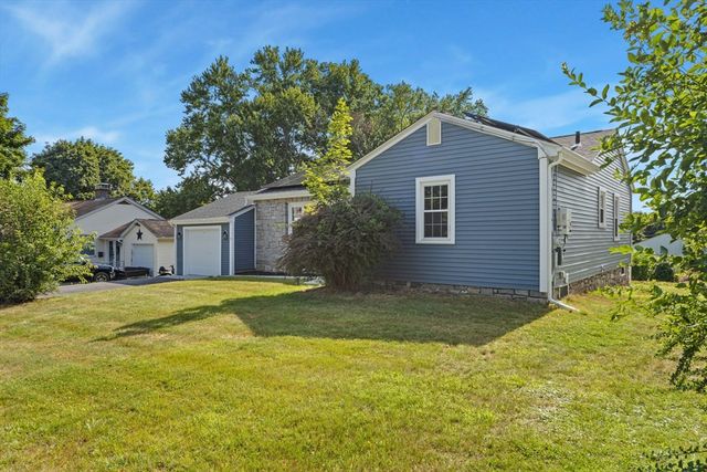 5 5th Ave, Dudley, MA 01571
