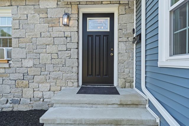 5 5th Ave, Dudley, MA 01571