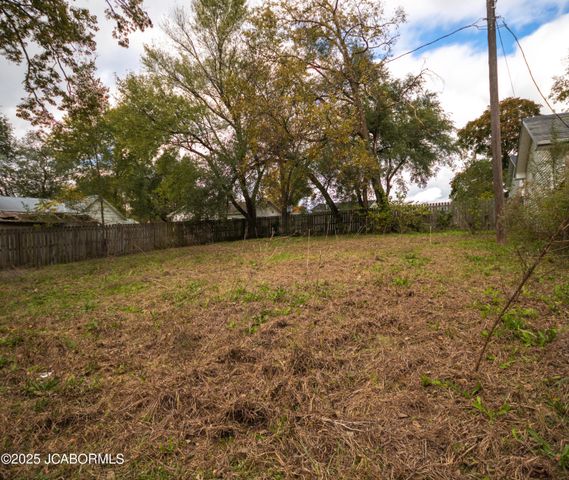 803 N OAK STREET, California, MO 65018