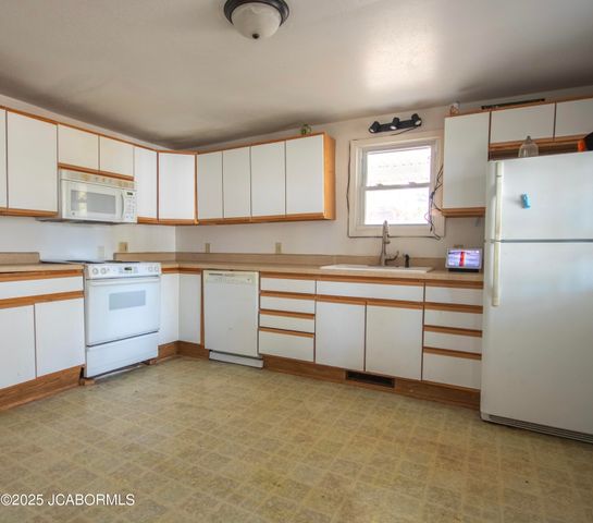 803 N OAK STREET, California, MO 65018