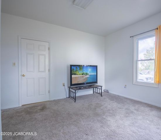 803 N OAK STREET, California, MO 65018