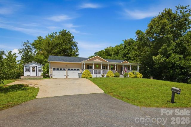 1404 Castle Court, Lenoir, NC 28645