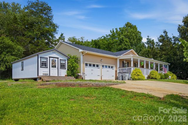 1404 Castle Court, Lenoir, NC 28645