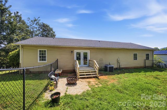 1404 Castle Court, Lenoir, NC 28645