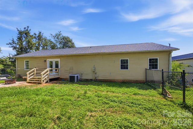 1404 Castle Court, Lenoir, NC 28645