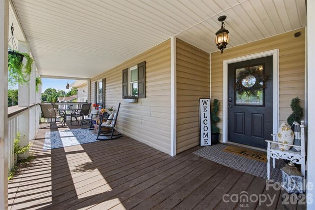 1404 Castle Court, Lenoir, NC 28645