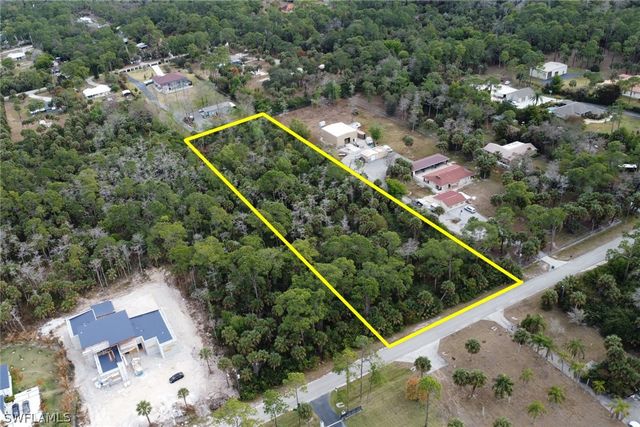 320 3rd ST NW, Naples, FL 34120