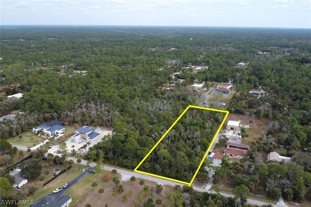 320 3rd ST NW, Naples, FL 34120