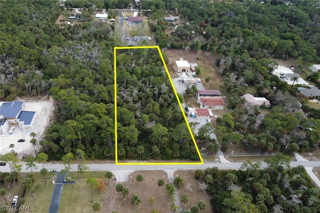 320 3rd ST NW, Naples, FL 34120
