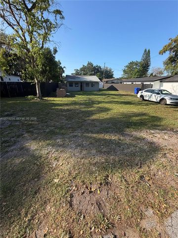 6123 Call St, Hollywood, FL 33024